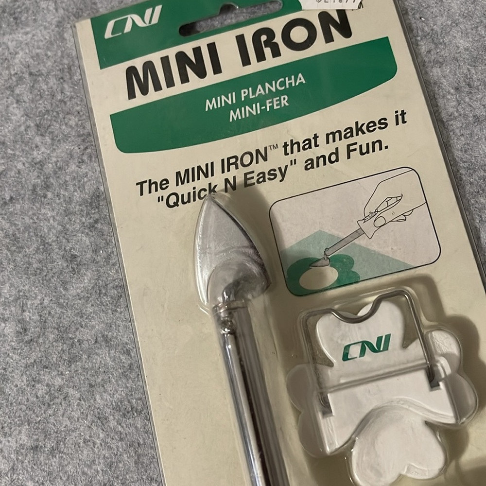 MINI IRON for Crafting - Makes Ironing “Quick N Easy” and Fun - Picture 2 of 5